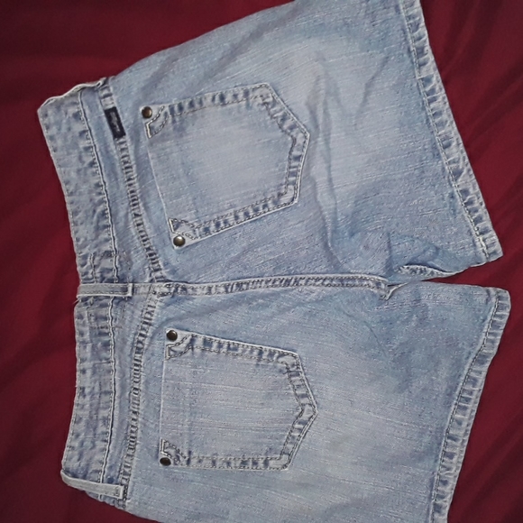 Levis Signature Shorts - Picture 2 of 3